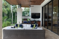 Cumaru-Ceiling-covering-outdoor-kitchen-and-living-area